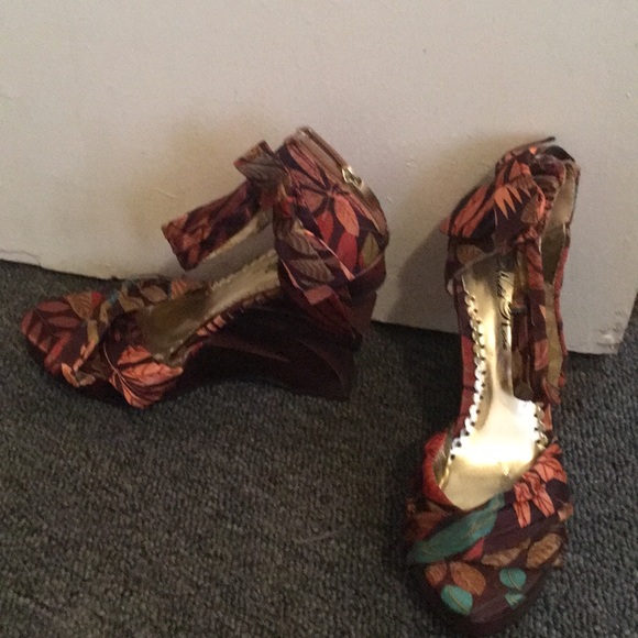 Wild Rose Shoes - 💰💰Exotic Zigzag Multi Floral Wedge Heels